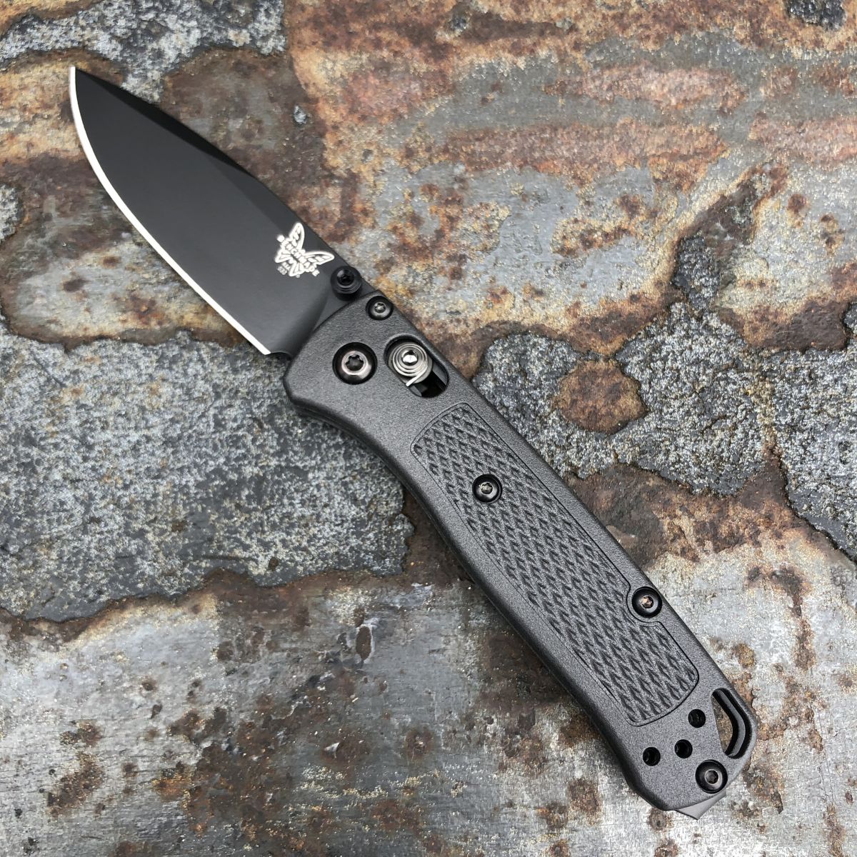 Benchmade Mini Bugout Black CF-Elite Scales 2.8