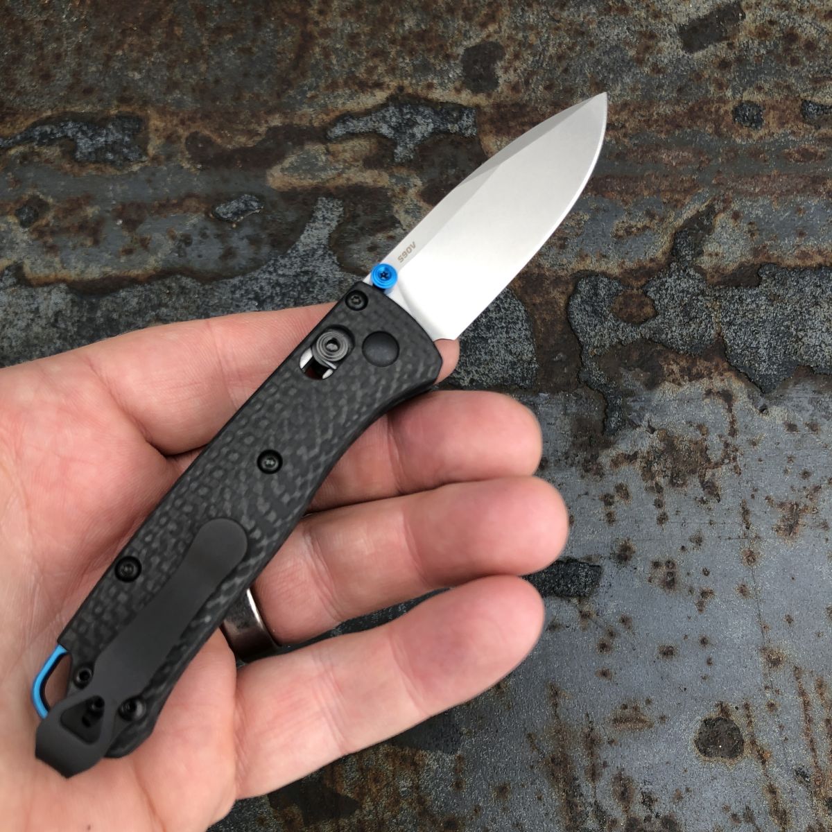 Benchmade Mini Bugout Black Carbon Fiber Scales 2.8