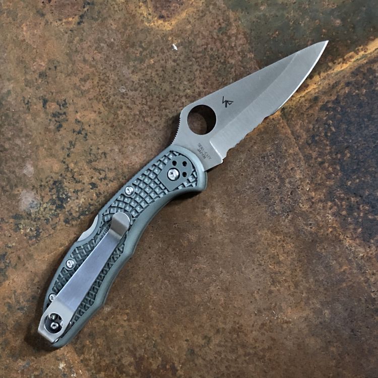 Spyderco Delica 4 Foliage Green FRN CombinationEdge VG-10 Blade Folding Knife