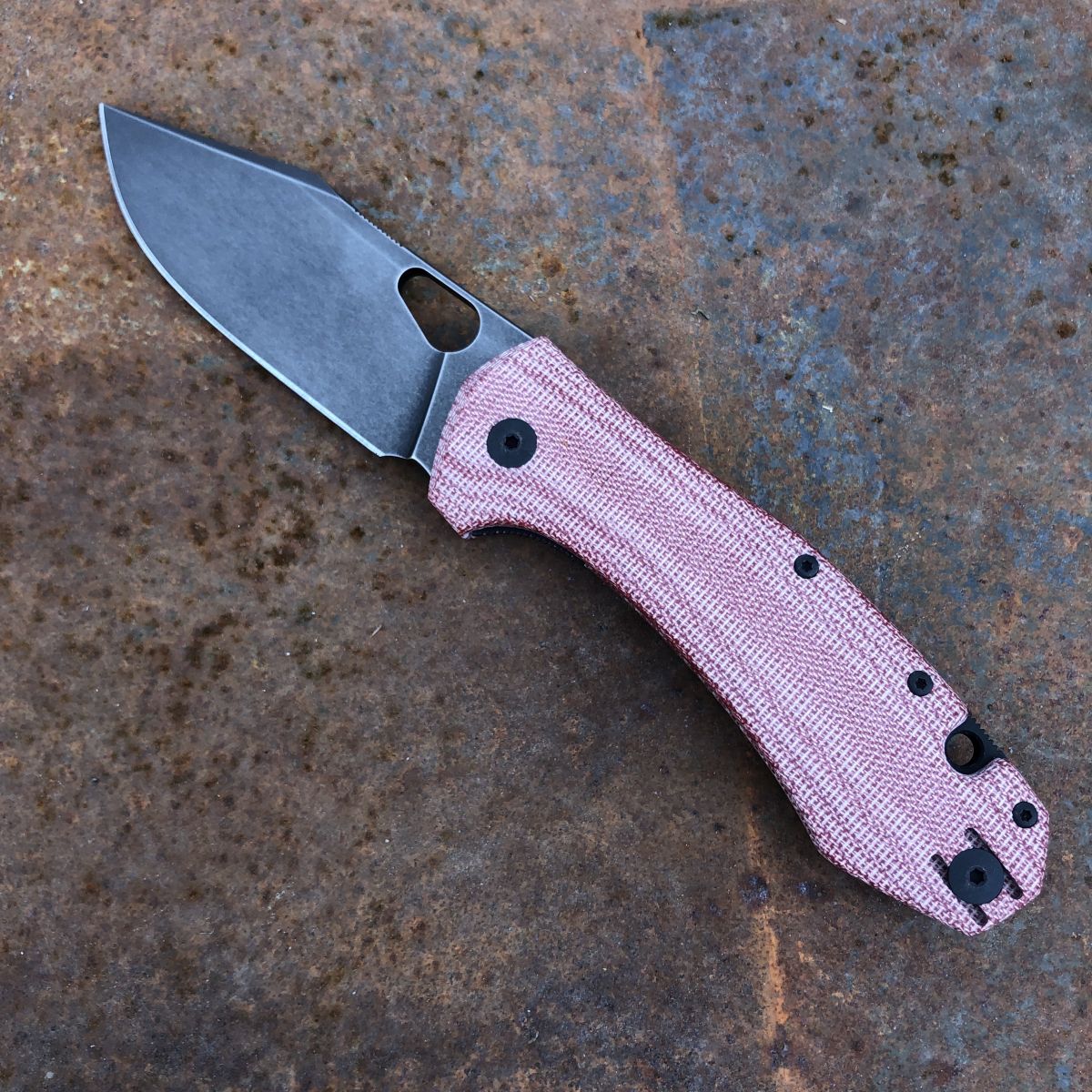 GiantMouse ACE Grand Red Canvas Micarta M390 Black Stone Blade