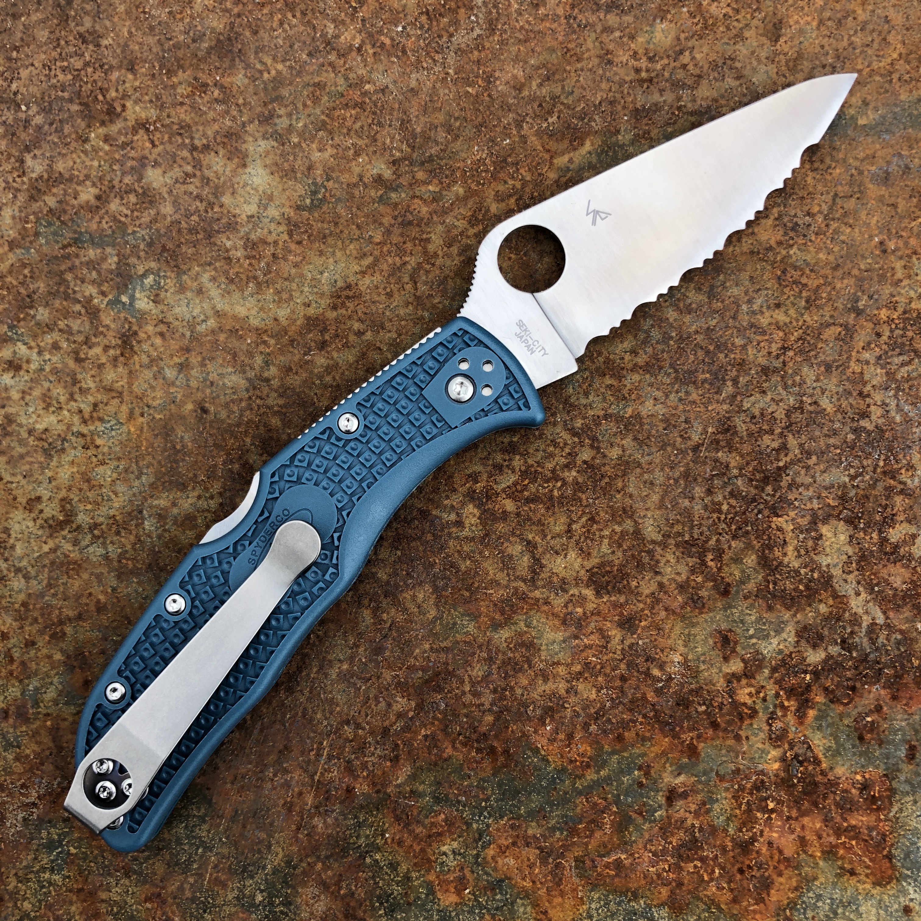 Spyderco Endela Blue FRN Full Serrated K390 (C243FSK390) Deep