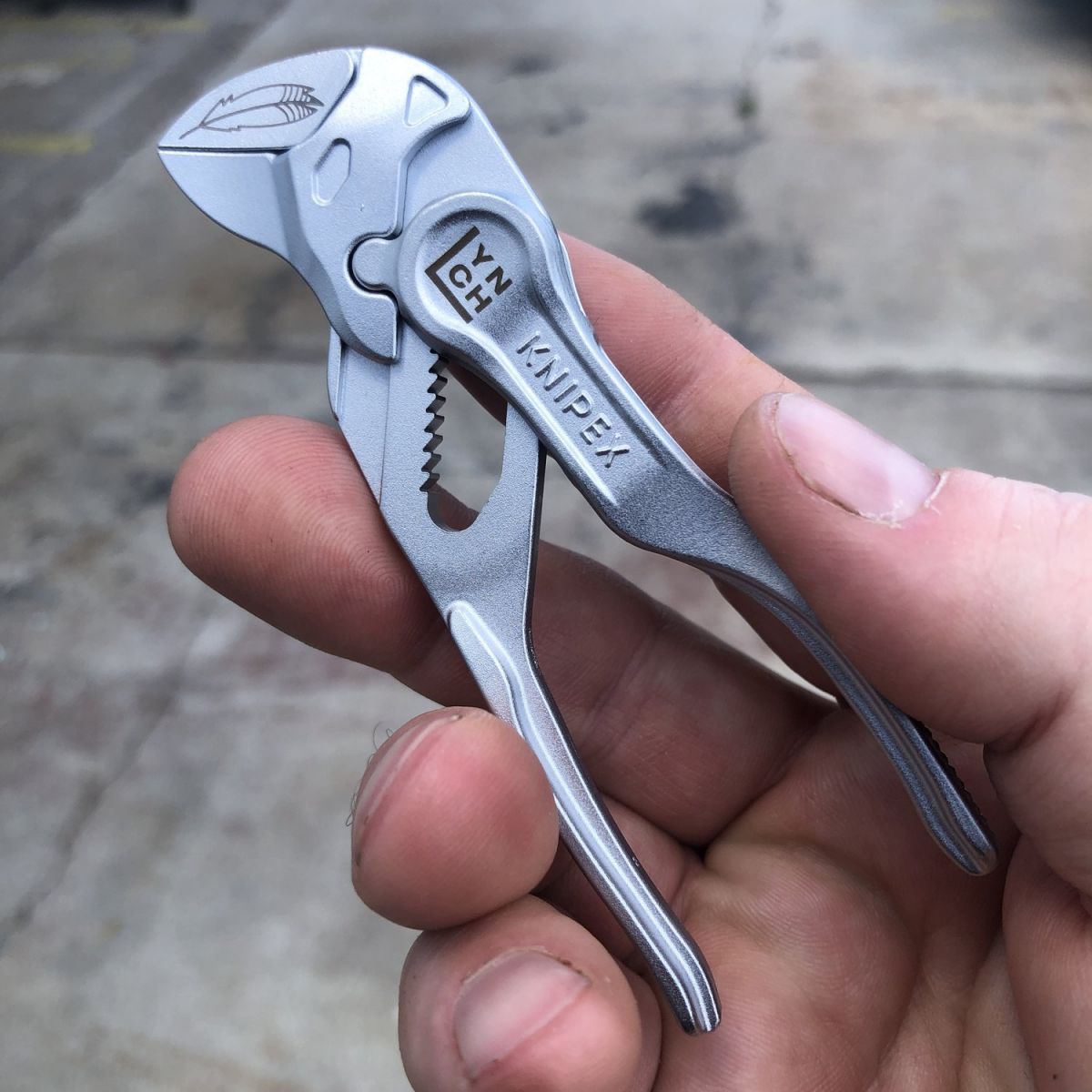 Jeg var overrasket Philadelphia metallisk Knipex 86-04-100 XS Pliers Wrench - LynchNW Laser Logos