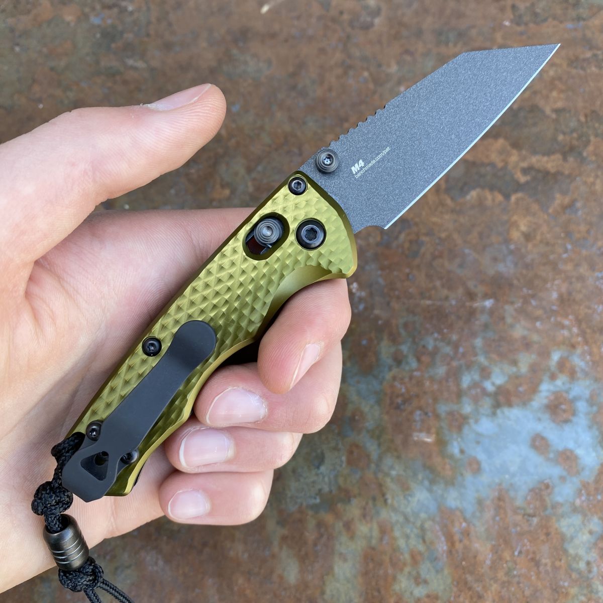 Benchmade Full Immunity AXIS Lock Crater Green Scales 2.5
