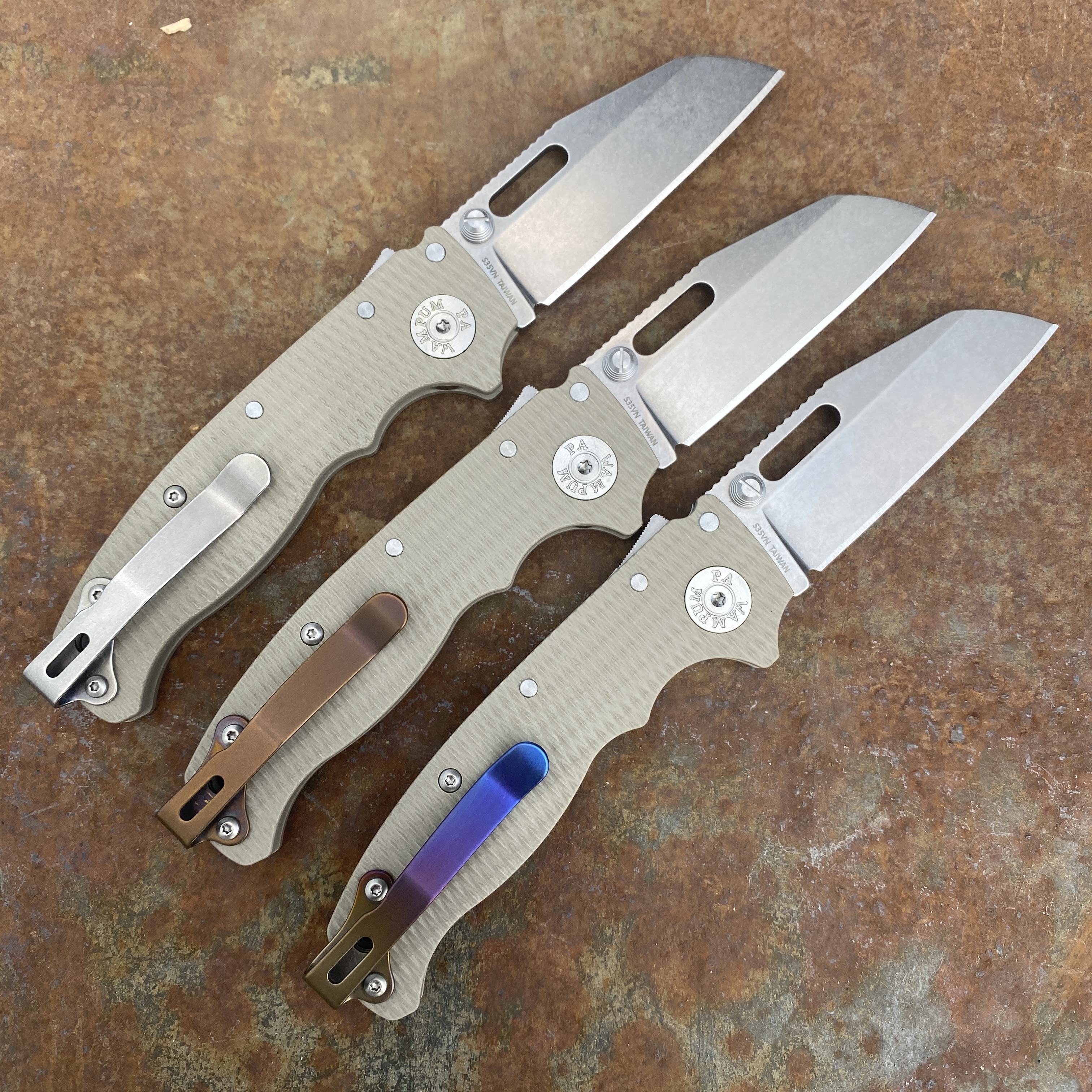 Demko AD20.5 Coyote Tan G10 Scales Stonewashed S35V Sharks Foot