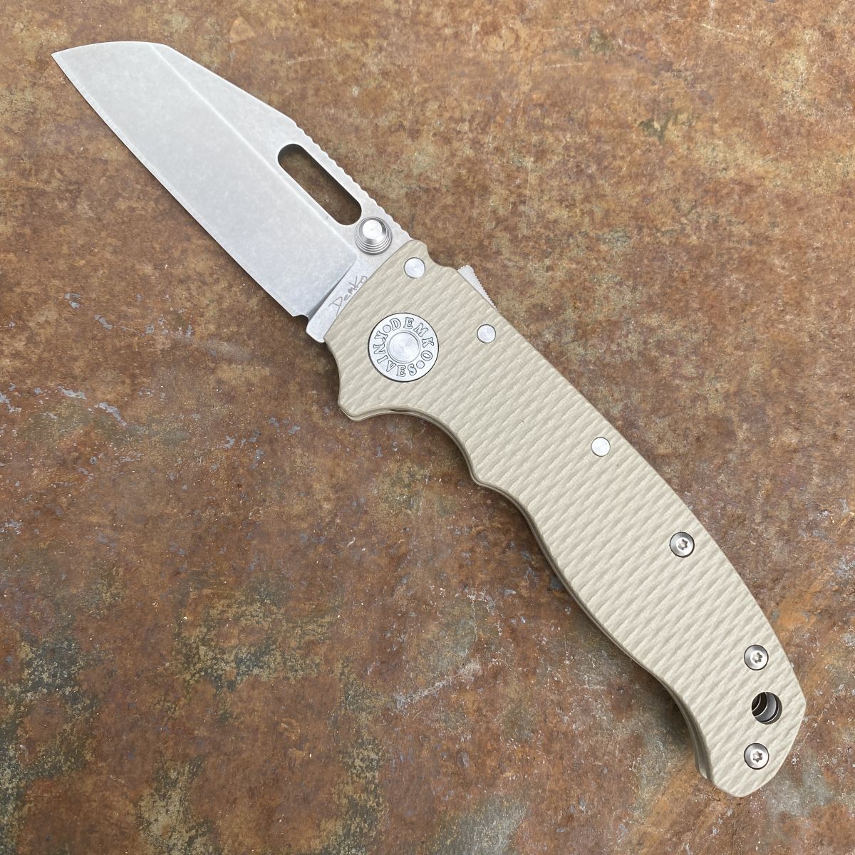 Demko AD20.5 Coyote Tan G10 Scales Stonewashed S35V Sharks Foot