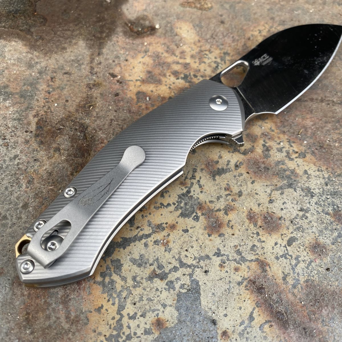 GiantMouse ACE Biblio XL Textured Titanium Vanadis Satin Blade