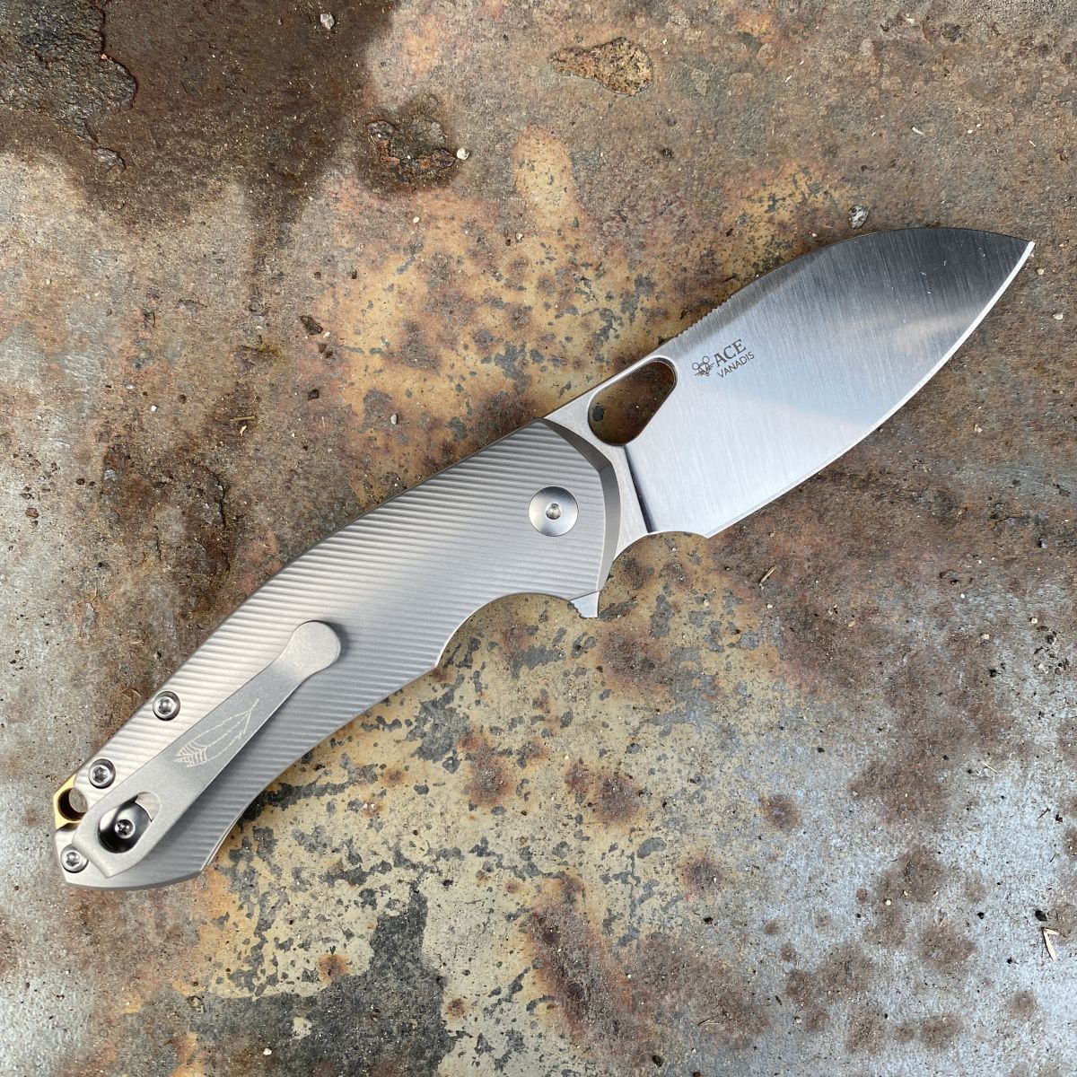 GiantMouse ACE Biblio XL Textured Titanium Vanadis Satin Blade