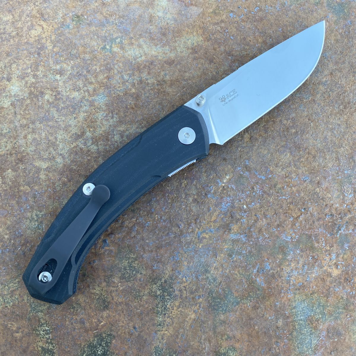 GiantMouse ACE Iona V2 Black Linen Micarta Magnacut Satin Blade