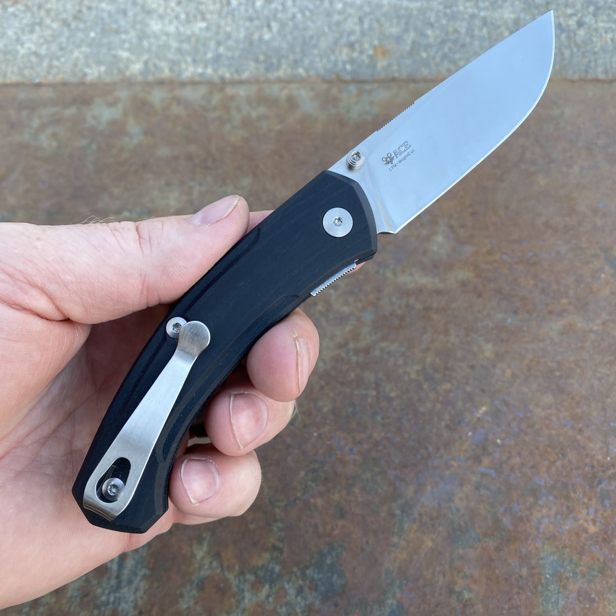 GiantMouse ACE Iona V2 Black Linen Micarta Magnacut Satin Blade