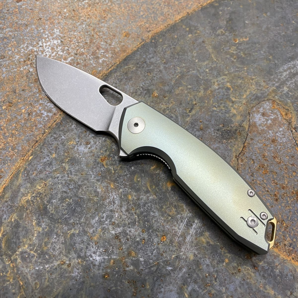 GiantMouse ACE Tribeca Green Titanium Brass Backspacer Stone