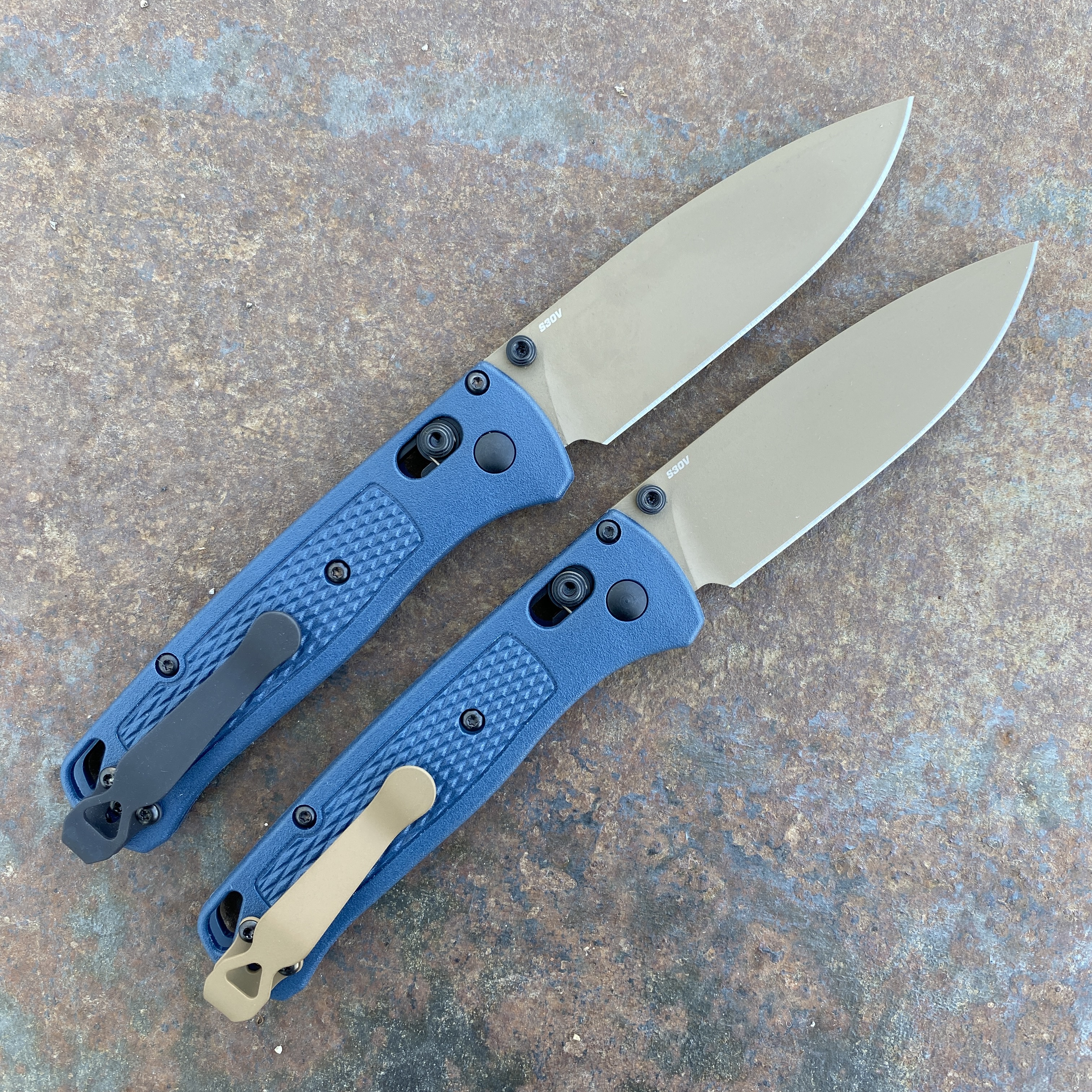 Benchmade Blue Inflatable Benchmade Bugout Black CF-Elite Scales 3.2
