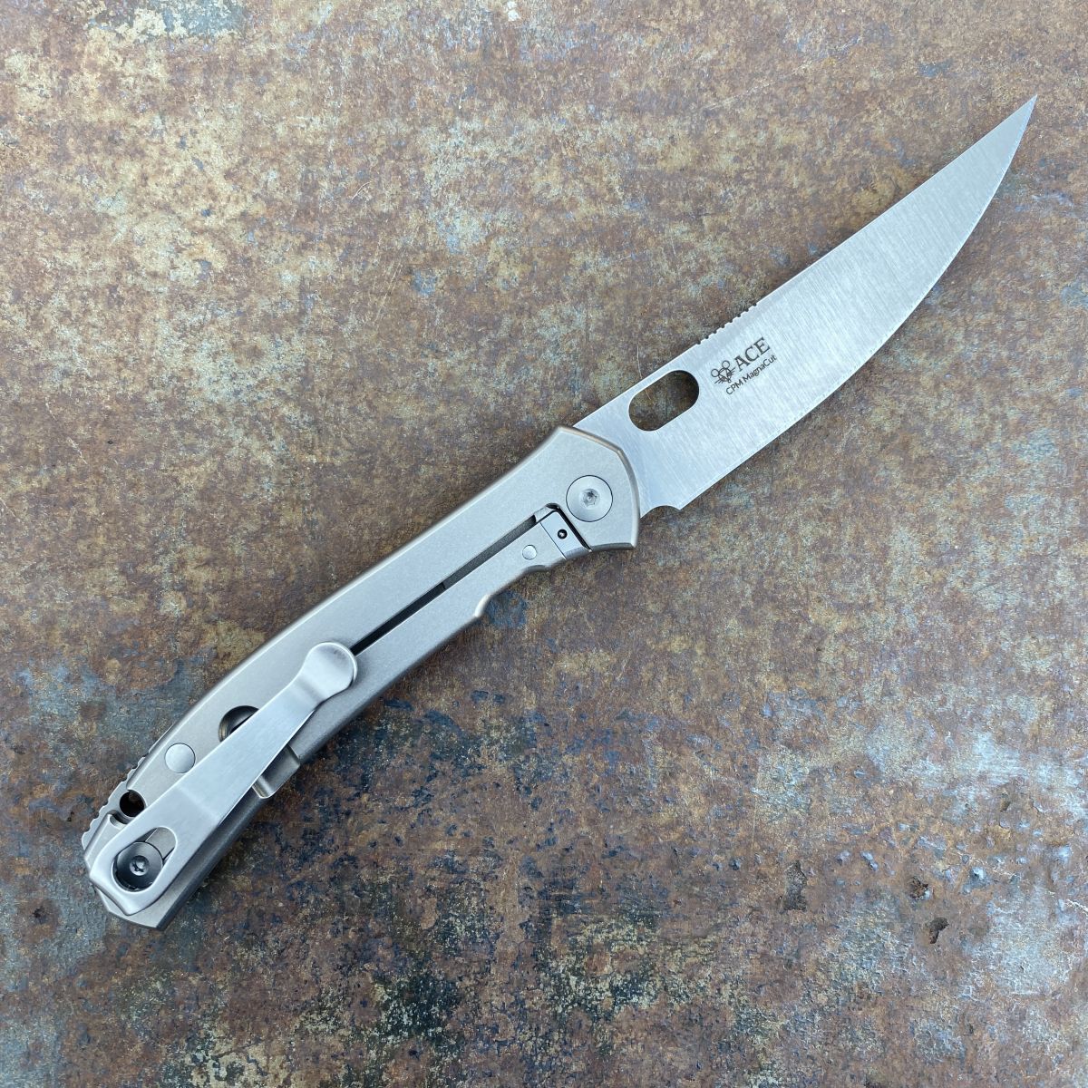 GiantMouse ACE Bleecker Titanium/Carbon Fiber Satin Magnacut Blade