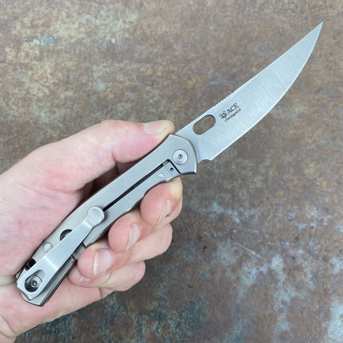 GiantMouse ACE Bleecker Titanium/Carbon Fiber Satin Magnacut Blade