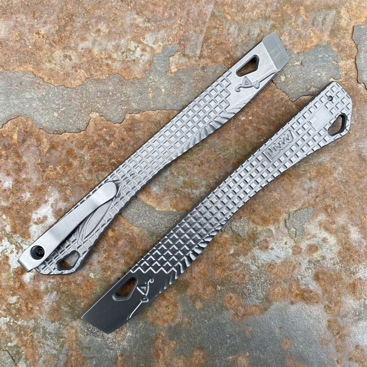 In Without Knocking v1.3 EDC Prybar Tool Frag Monster Design
