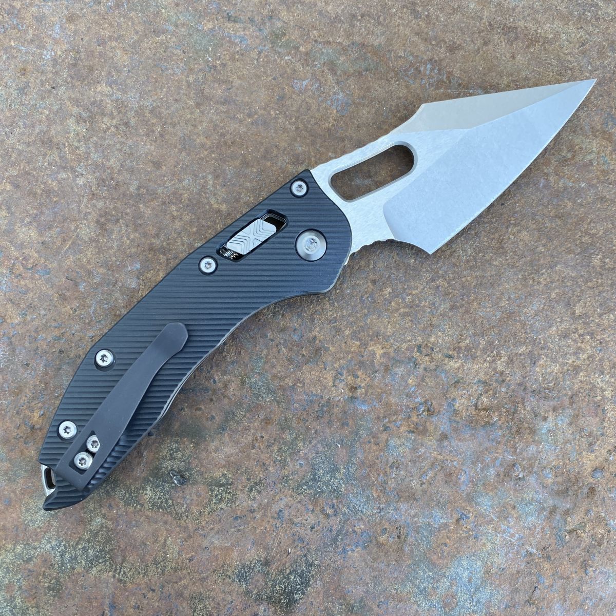 Microtech Stitch Ram-Lok Fluted Black Aluminum Stonewashed M390