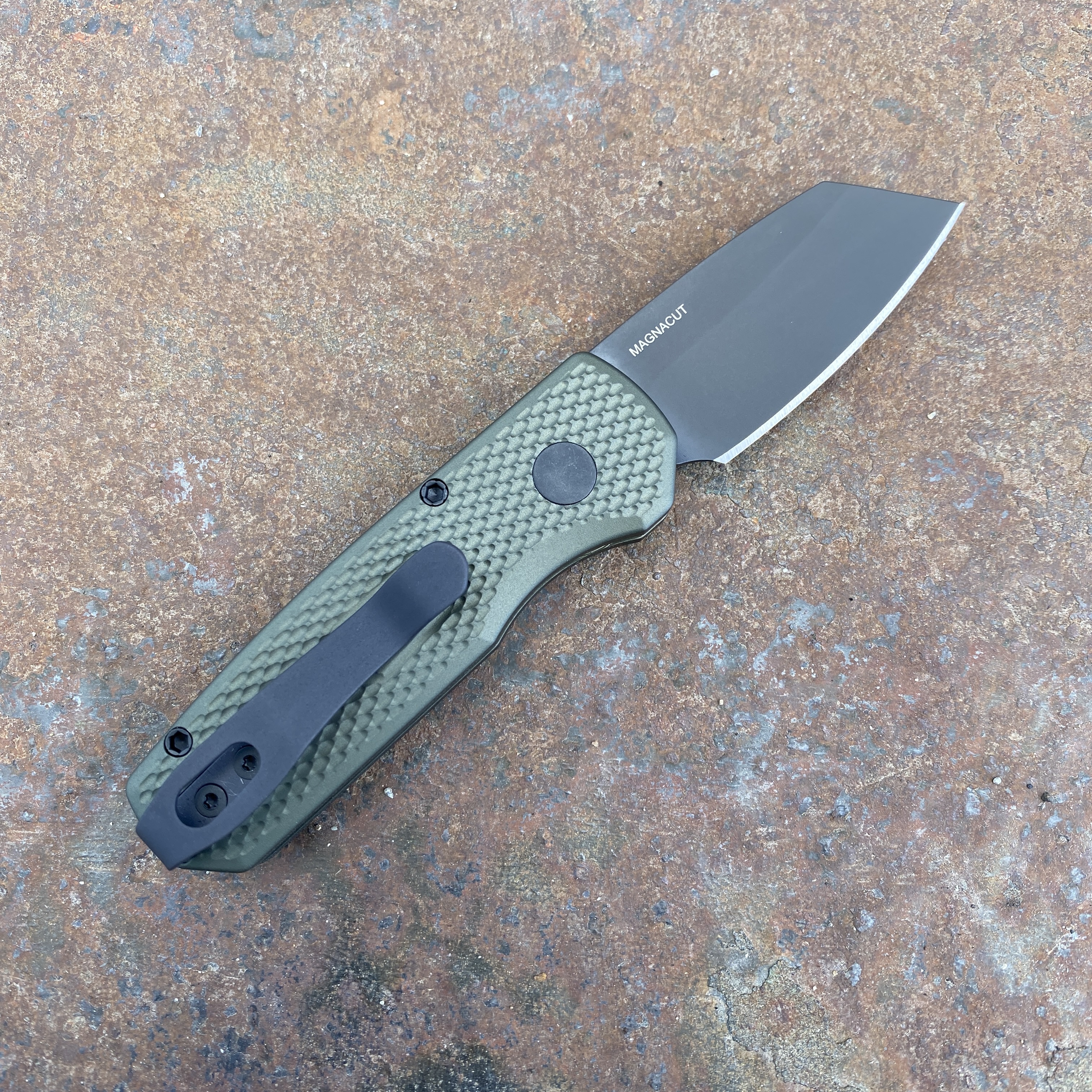 Pro-Tech Runt 5 Auto Textured Green Aluminum REV Tanto DLC