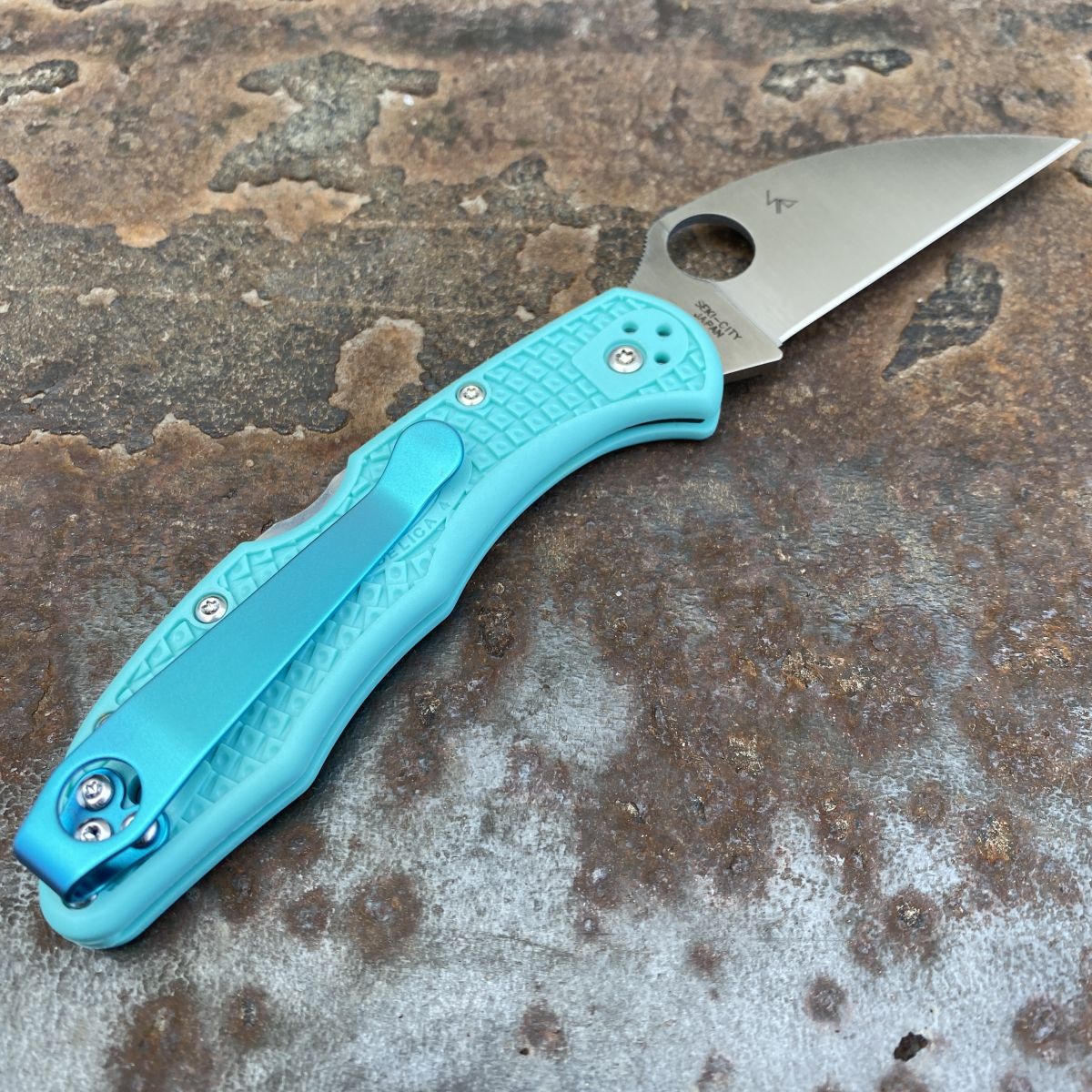 Delica® 4 FRN Wharncliffe - Spyderco, Inc.
