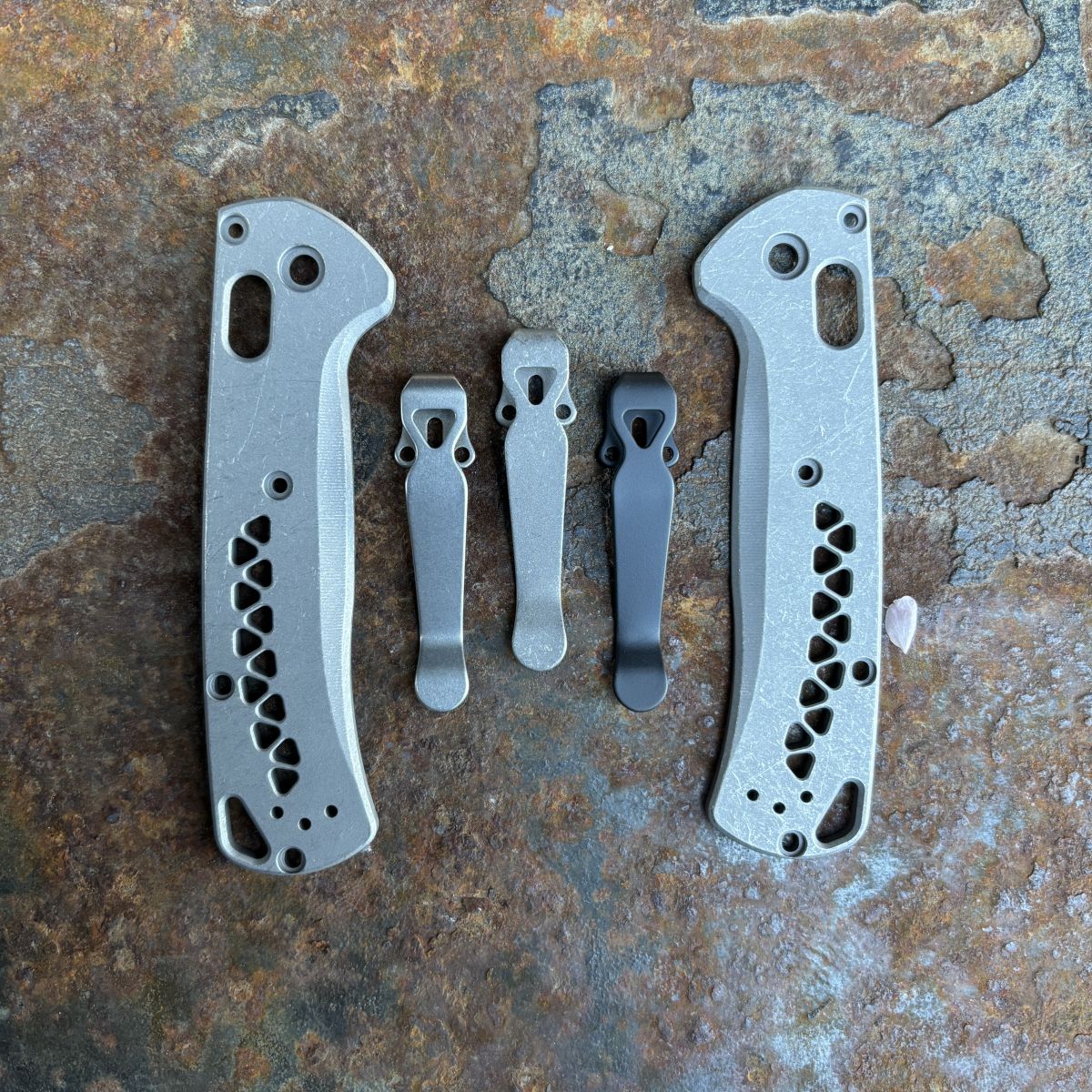 Benchmade Bugout MOD 2 Fallout Triangular Speed Hole Titanium