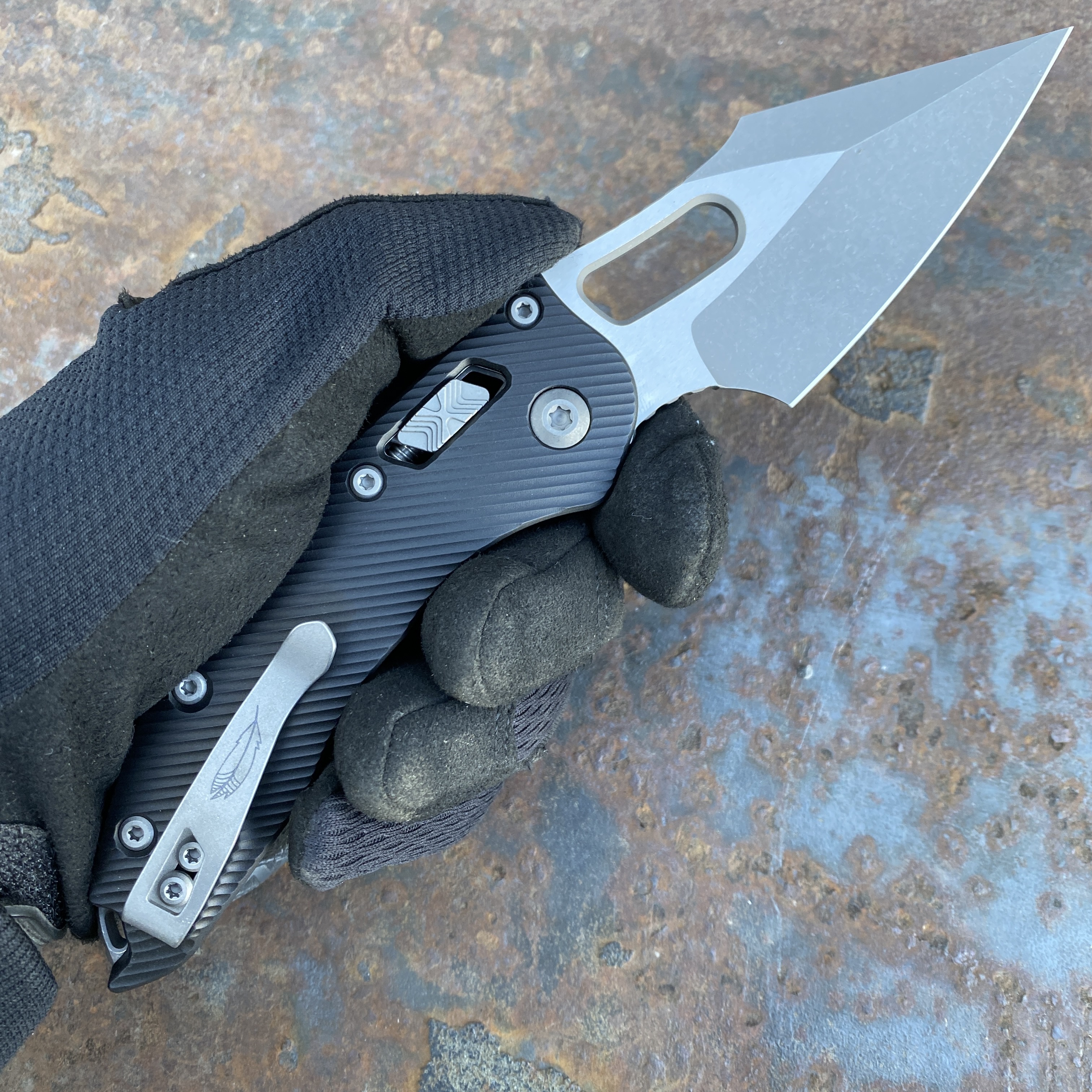 Microtech Stitch Ram-Lok Fluted Black Aluminum Apocalyptic M390
