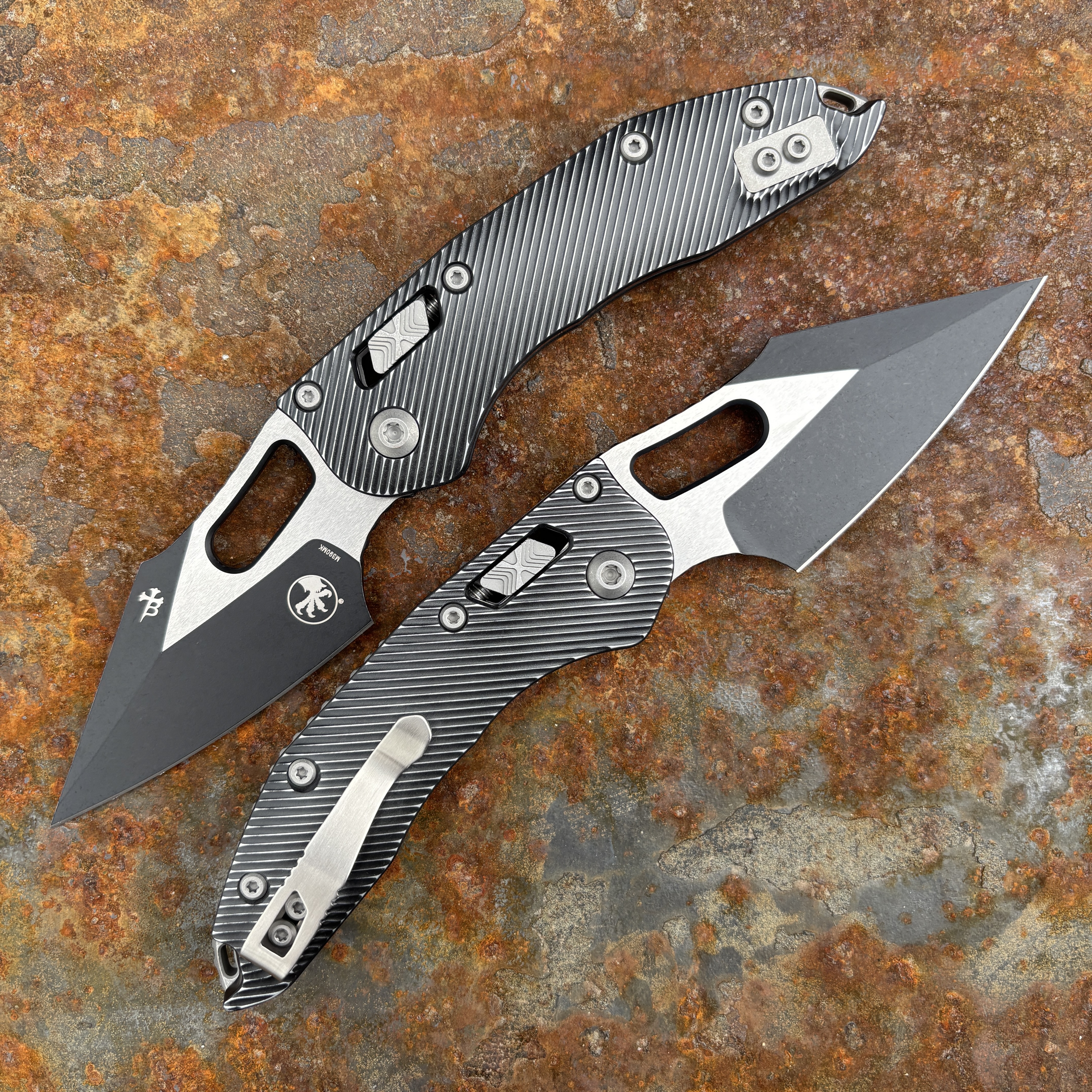 Microtech Stitch Ram-Lok Fluted Distressed Black Aluminum