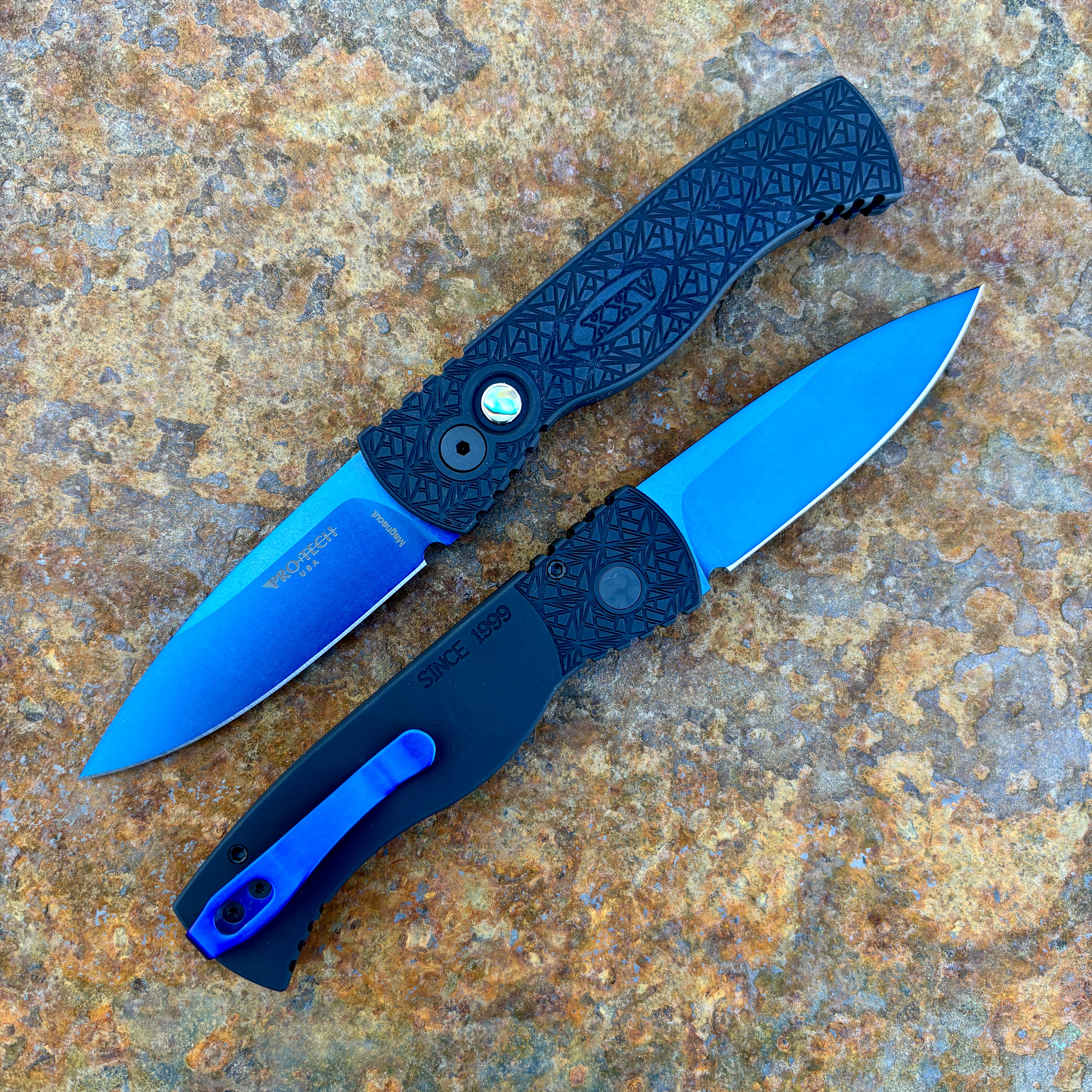 Pro-Tech TR-2 Auto NEXUS Black Aluminum Sapphire Blue Magnacut