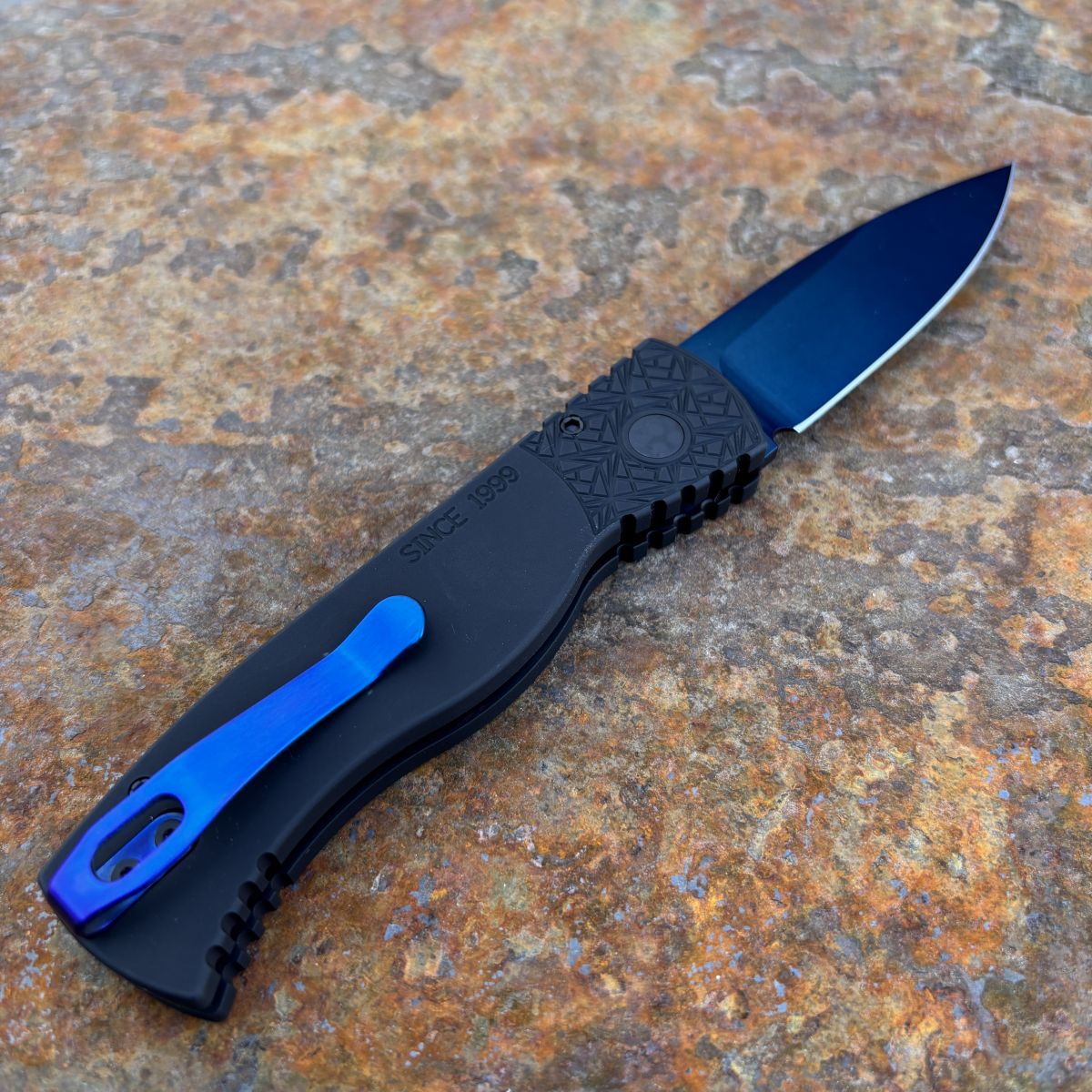 Pro-Tech TR-2 Auto NEXUS Black Aluminum Sapphire Blue Magnacut