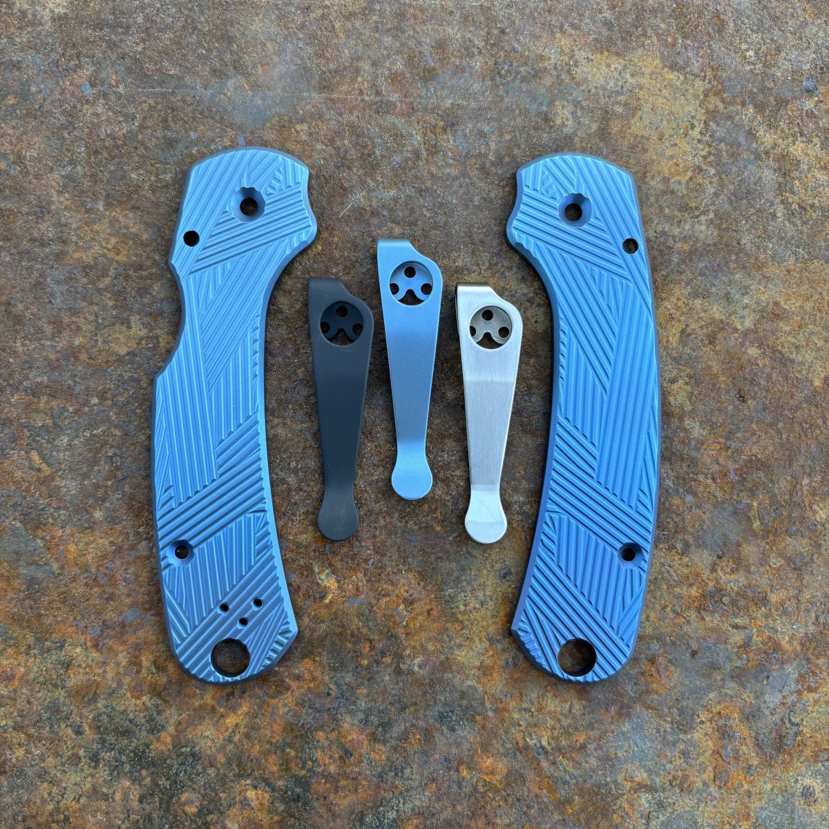 Spyderco Para 3 Sky Blue Metallic Samurai Titanium Scales