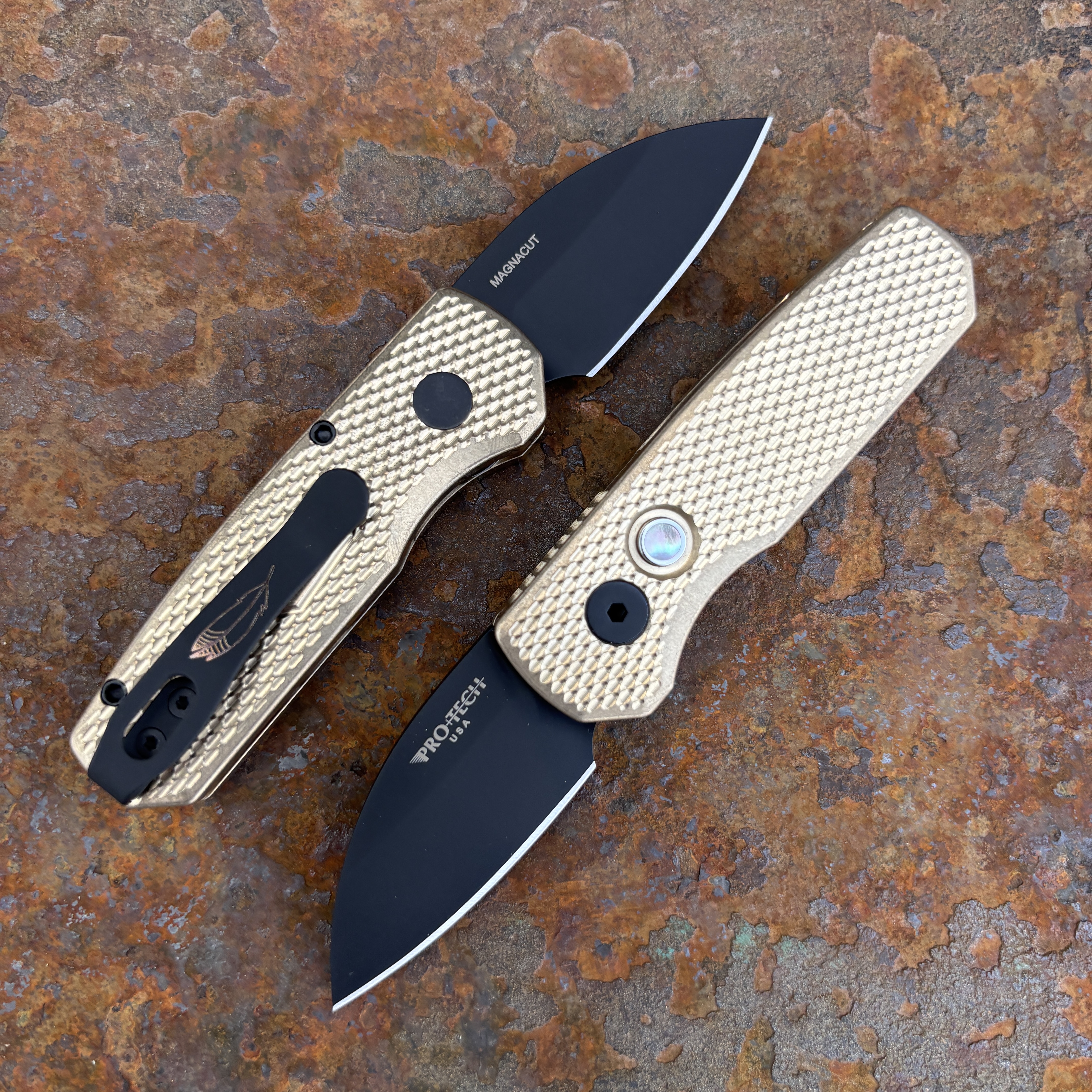 wayv phantom オフライン限定ラキドロ　テン Pro-Tech Runt 5 Textured Bronze Aluminum Black DLC MagnaCut Blade