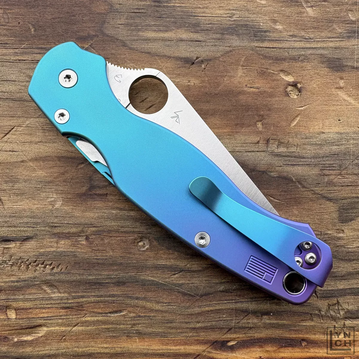 Spyderco Paramilitary 2(PM2) Northern Lights Plain Titanium Scales