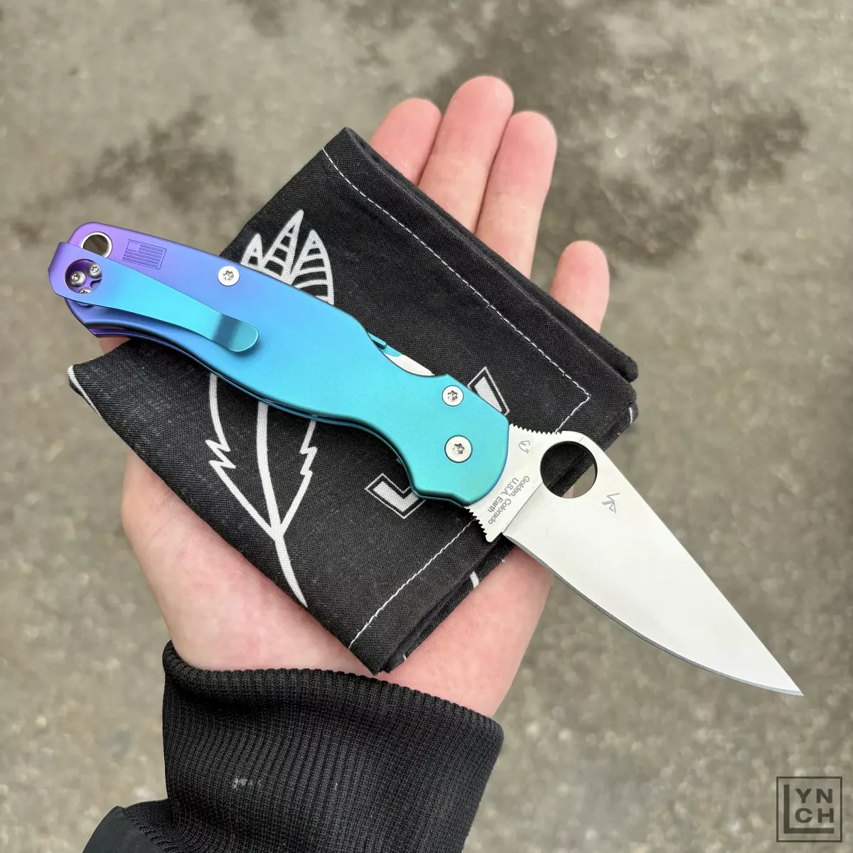 Spyderco Paramilitary 2(PM2) Northern Lights Plain Titanium Scales